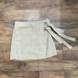 The Impeccable Pig Beige Mini Skirt (M)